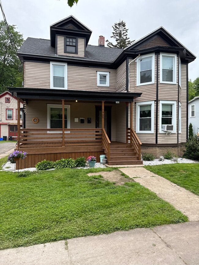 Building Photo - 607 Tulip St