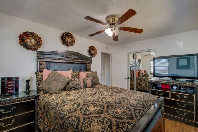 Building Photo - 5553 Crystal Way