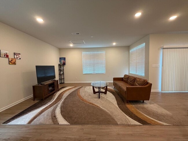 Building Photo - Beautiful, new cul-de-sac home!