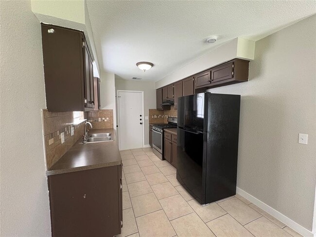 Building Photo - 817 Cactus Dr