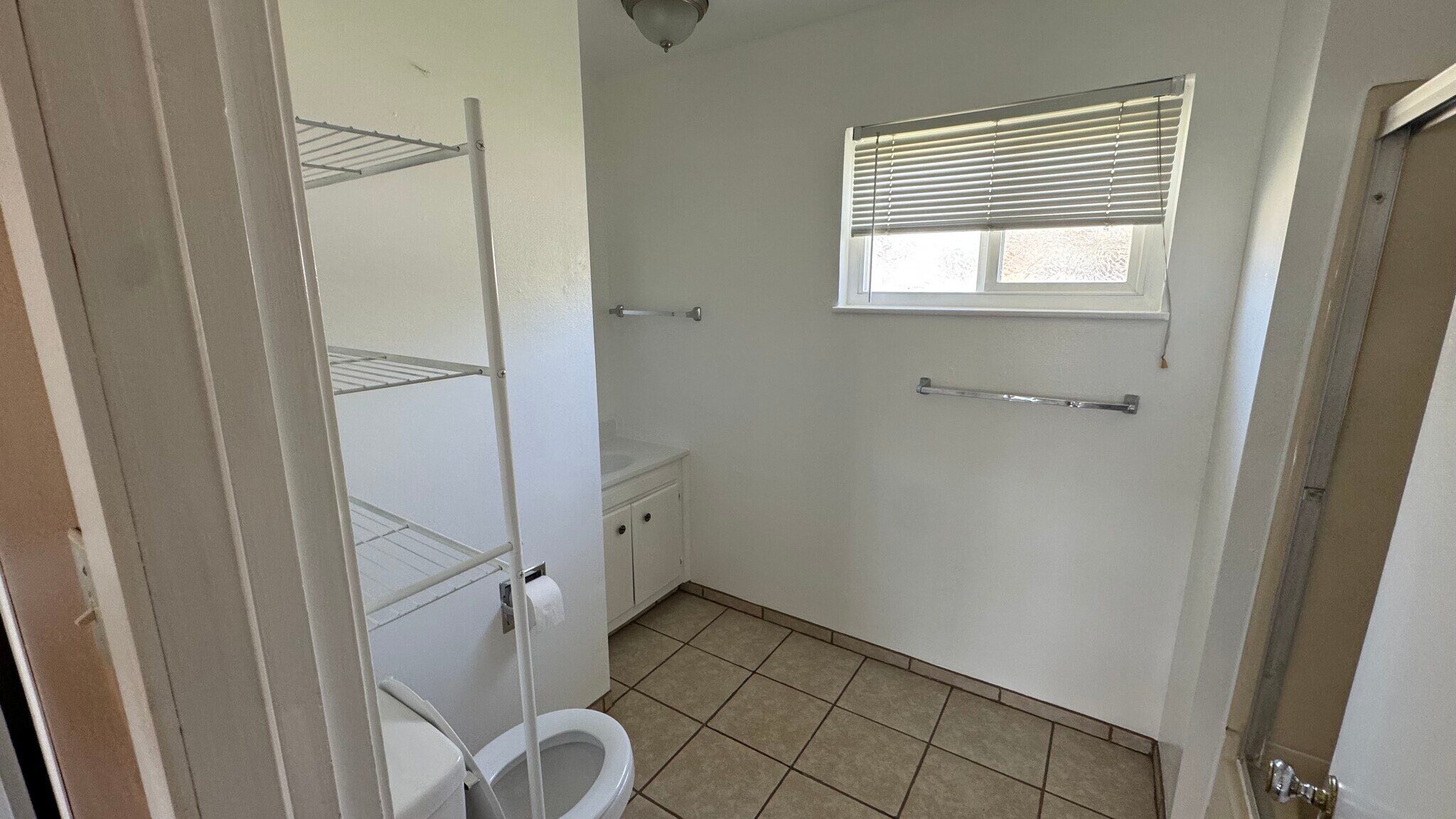 Building Photo - 1805 Pinon Ave