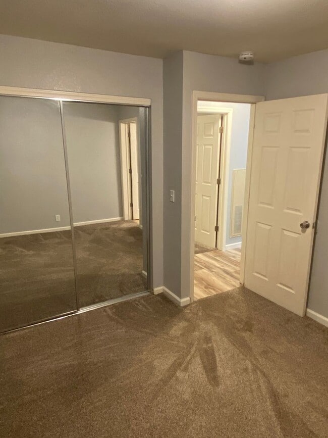 Building Photo - Cozy 3-Bedroom Condo with Washer/Dryer and...
