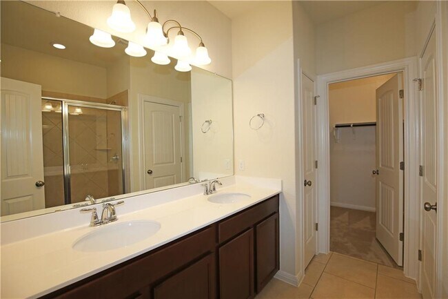 Building Photo - 15912 Cessida St