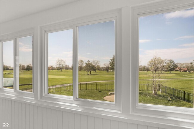 Building Photo - 3037 Golfview Dr