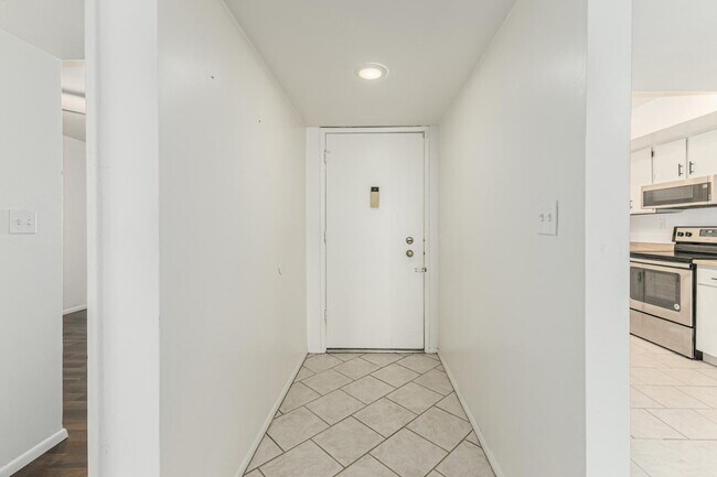 Building Photo - 10828 N Biltmore Dr