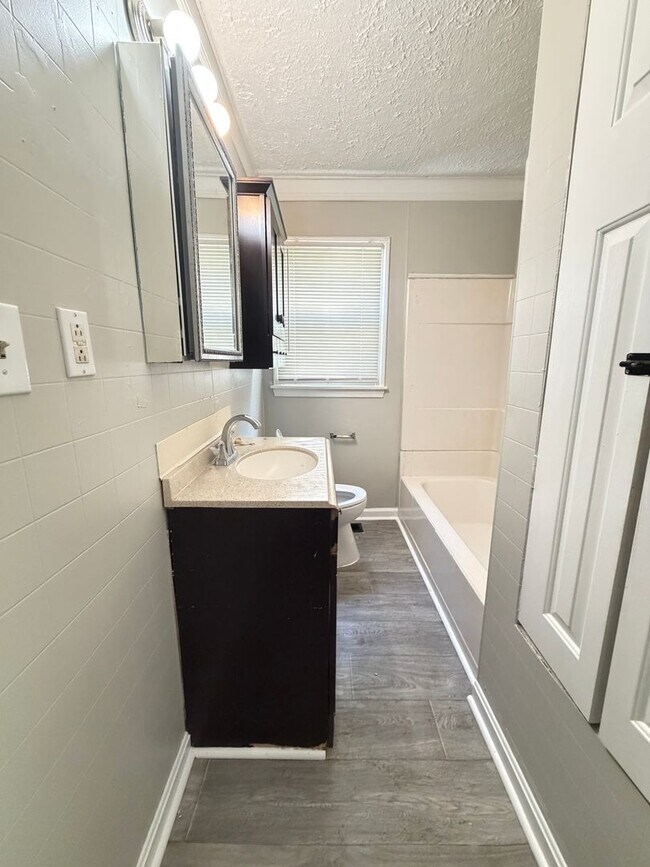 Building Photo - 2 Bedroom, 1 Bathroom Home For Rent!!