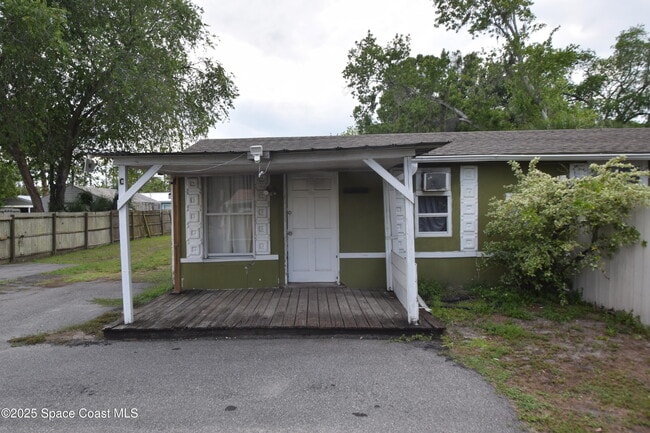 Primary Photo - 329 Pine Ave