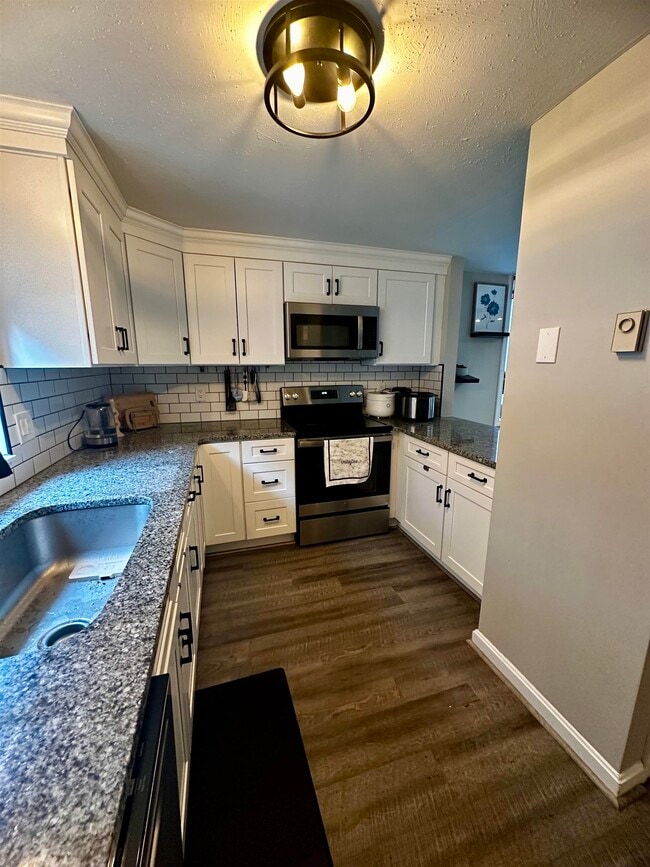 Building Photo - 22 Essex Grn Dr