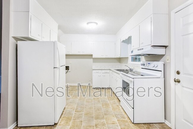 Building Photo - 828 Pilot Ave