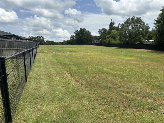 Building Photo - Country Heights #202