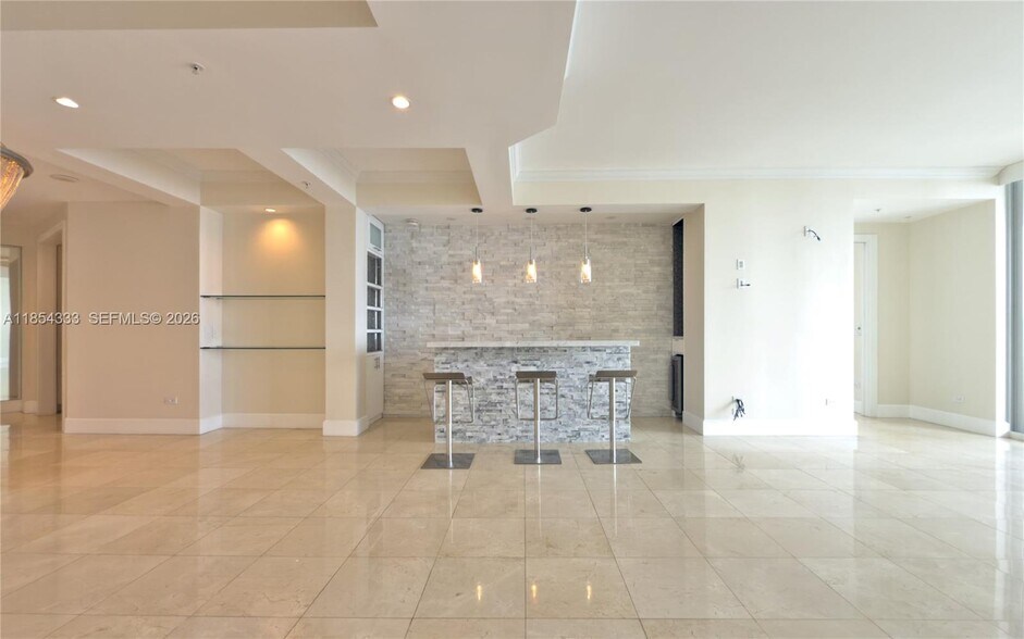 Building Photo - 848 Brickell Key Dr