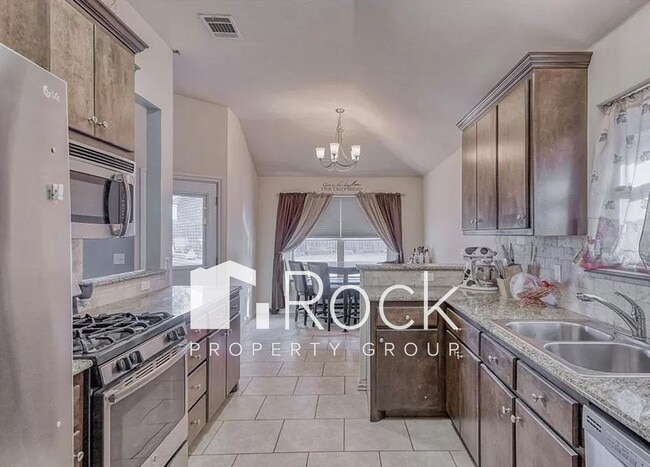 Building Photo - 3 Bedroom Home in North Norman with New Ca...