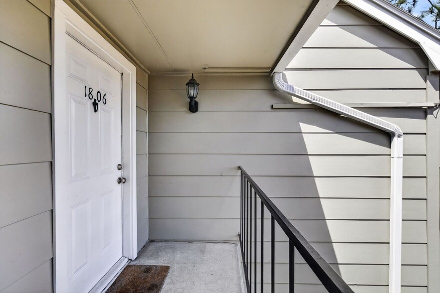 Building Photo - 2800 Jeanetta St