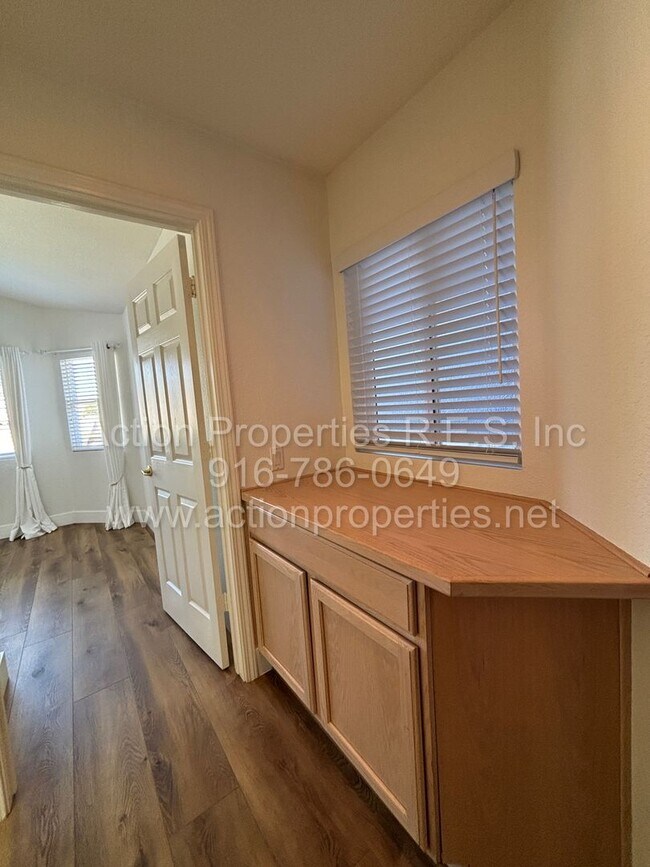 Building Photo - 6000 Buggy Whip Ln