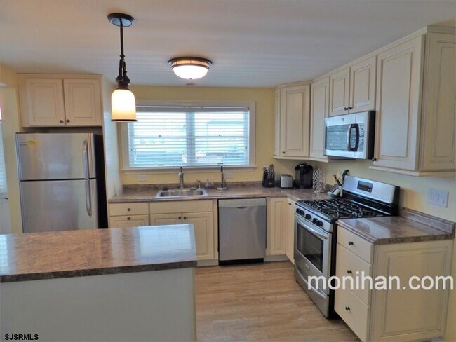 Building Photo - 875 Stenton Pl