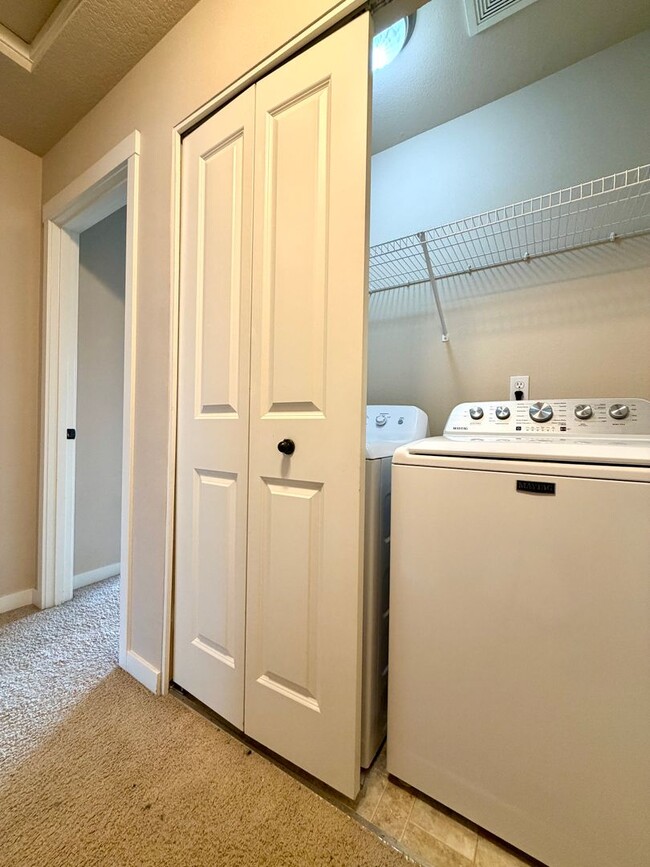 Building Photo - Sophisticated Beaverton Townhome with Mult...