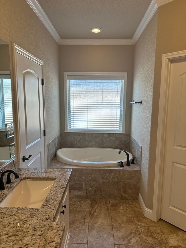 Building Photo - College Station - 4 bedrooms, 2.5 Bathroom...