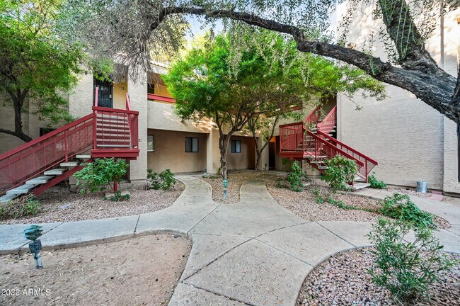 Building Photo - 3131 W Cochise Dr