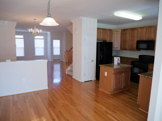 Building Photo - 2 Bedroom Townhome Located In Baltimore Ci...