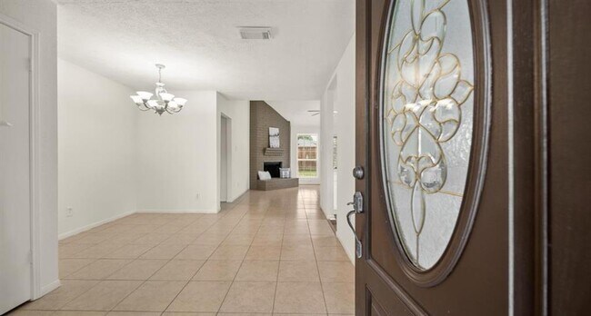 Building Photo - 1504 Regency Ct