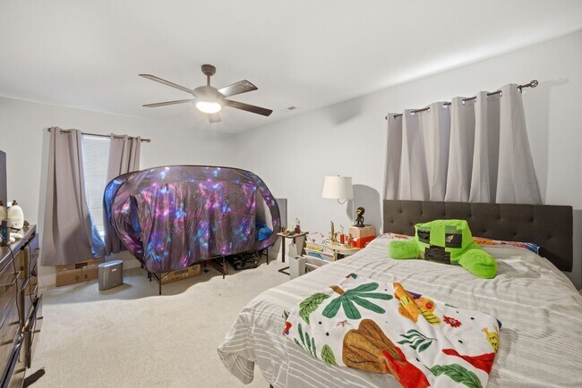 Building Photo - Welcome to this beautiful 4 Bedroom, 2.5 bathroom home nestled in a quiet community in Suffolk!
