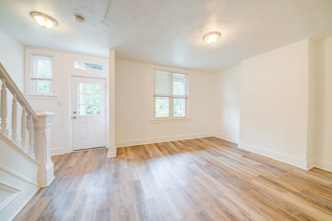 Building Photo - 32 Penelope St