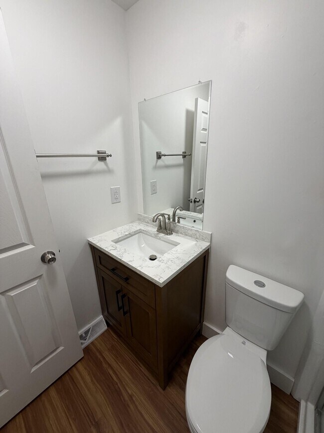 Building Photo - 721 Wayland Dr