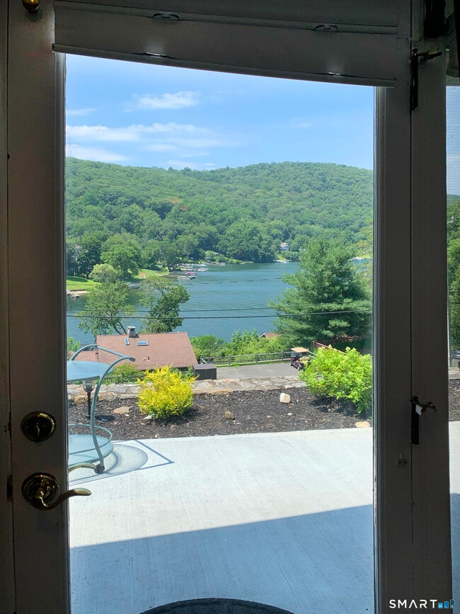 Building Photo - 14 Lake Dr N