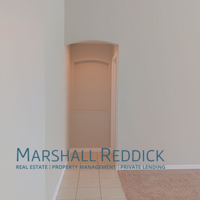 Building Photo - Pool Home 3 Bedroom,with a Den 2 Bath in d...