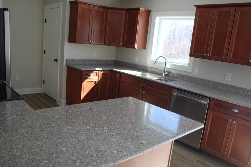Kitchen 2, note the dish washer - 5870 Cooper St