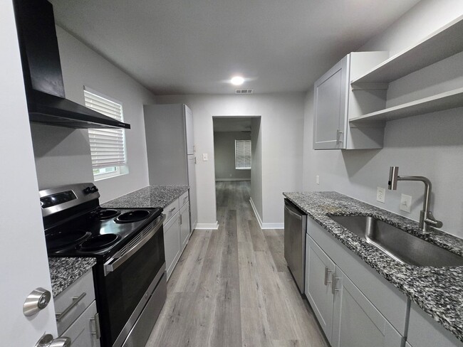 Building Photo - 2bed 1 Bath