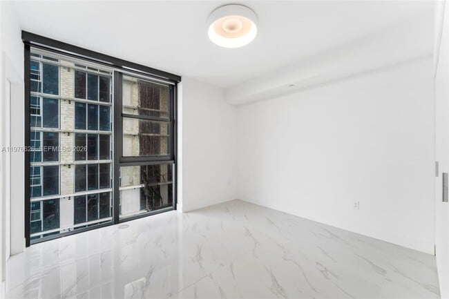 Building Photo - 700 NE 24th St