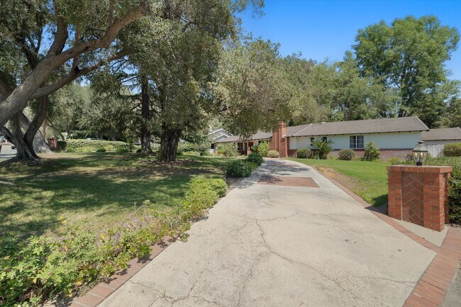 Building Photo - La Canada 4-Bedroom Home | Large Lot, Updated Kitchen, EV Charger