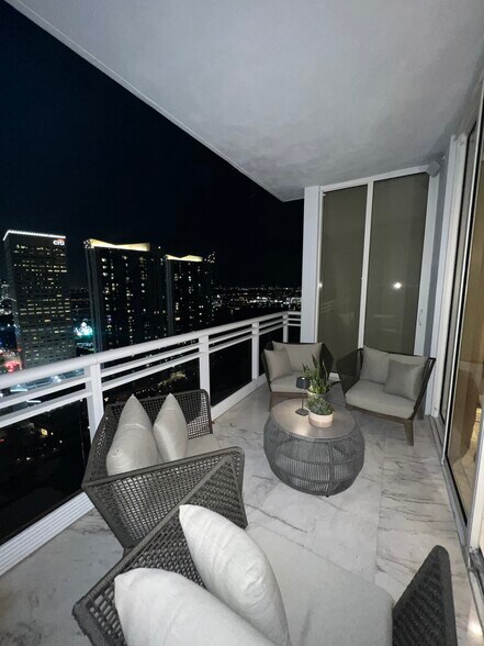 Building Photo - 21205 Yacht Club Dr