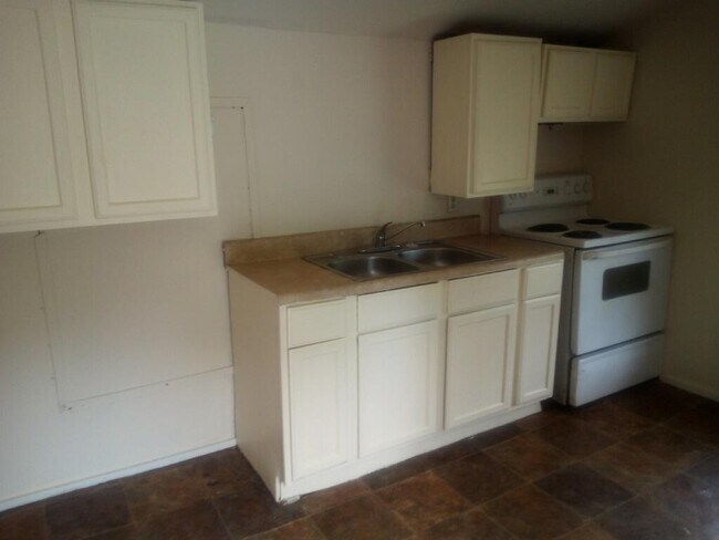 Building Photo - 522 James St