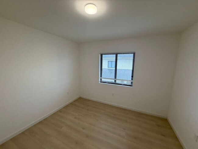 Building Photo - Move-in Ready | 3 Bed / 2.5 Bath Townhome | Sunnyland Park – Florida City
