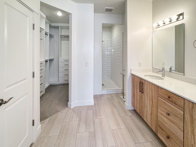 Building Photo - 3011 E Lavatera Dr