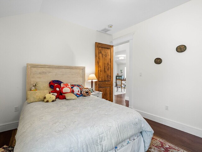 Building Photo - Stunning Oakton Retreat on a Sprawling 5-A...
