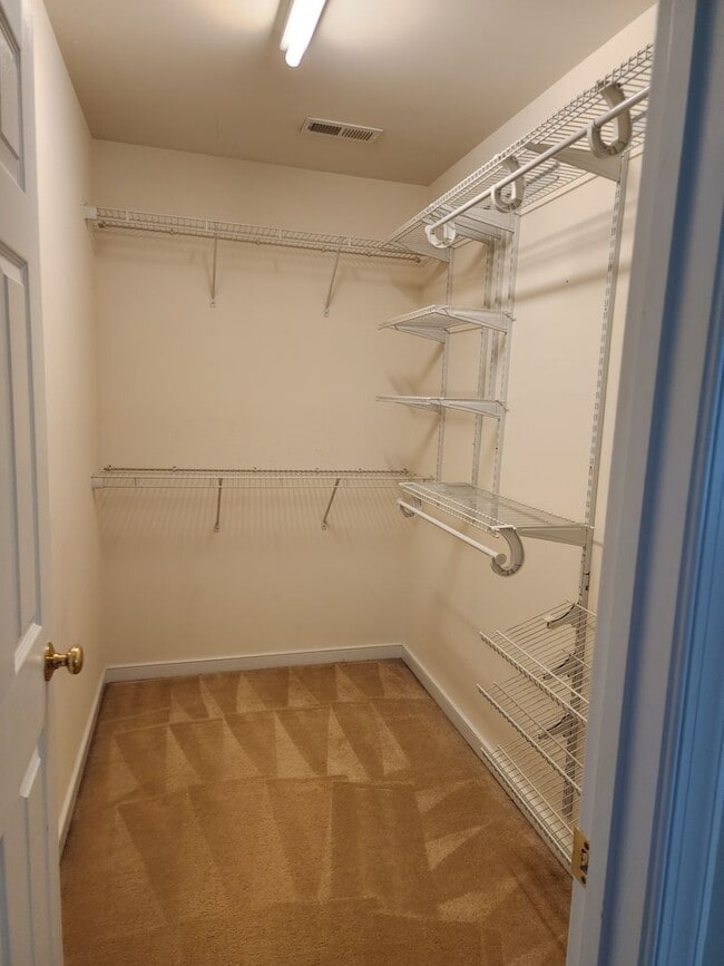 Building Photo - Beautiful Spacious Home in Huntington Place!