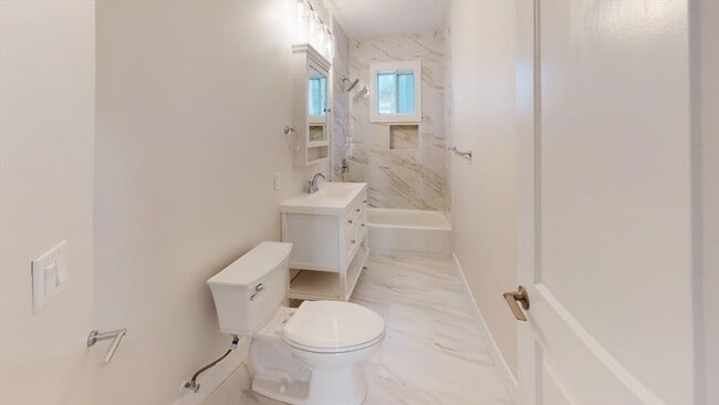 Building Photo - 391 Linwood Ave