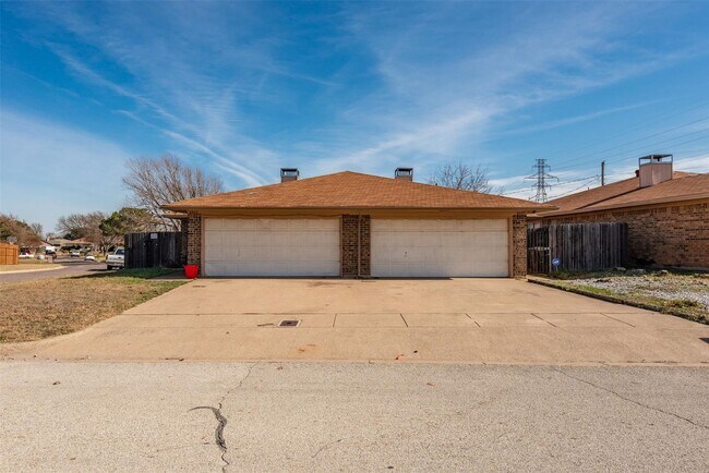 Primary Photo - 6433-6435 Brookhaven Trail