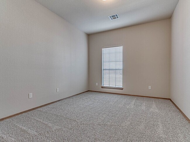 Building Photo - 4 Bed | 2 Bath | 2 Car Garage - Edmond Schools - North Hampton Addition