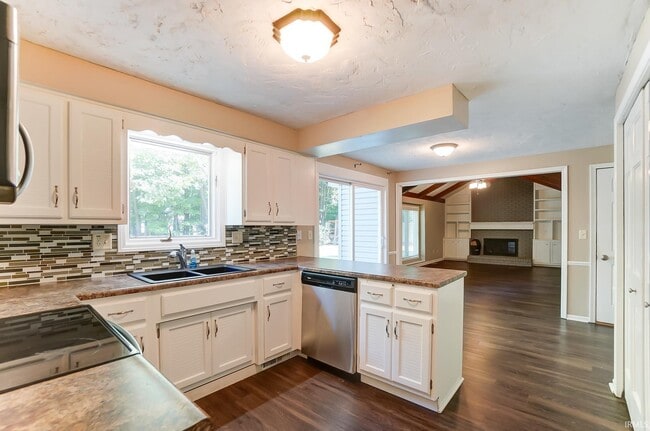 Building Photo - 5931 Spring Oak Ct