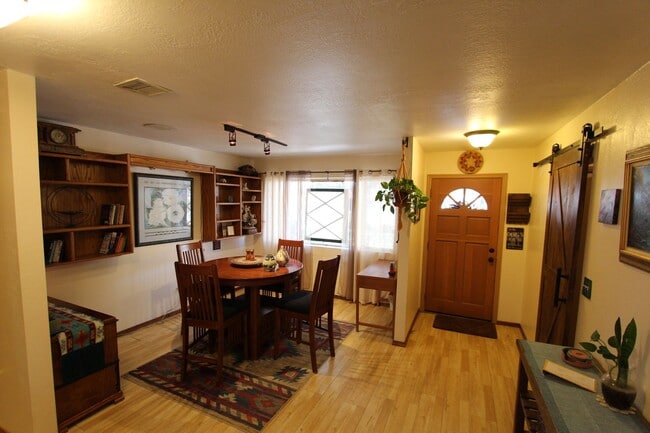 Building Photo - Furnished Single-Level Home in Lower Greenlaw