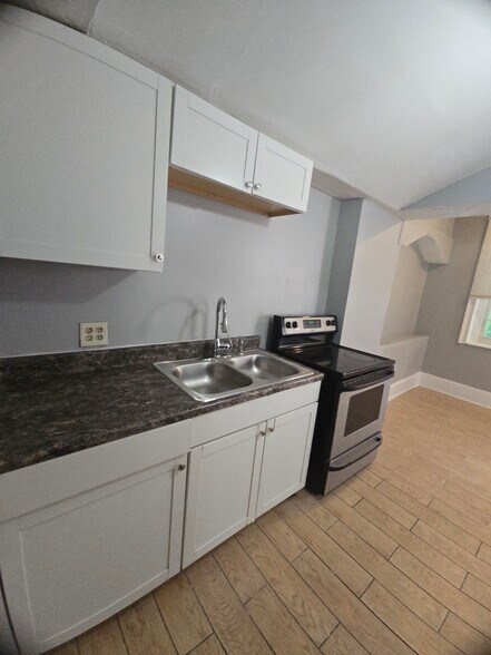 Building Photo - 3566 Vine St