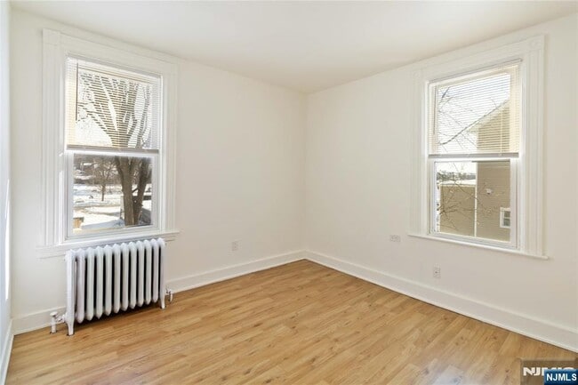 Building Photo - 87 James St