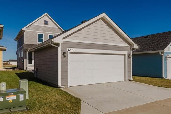 Building Photo - Brand New 5 bed/3.5 bath