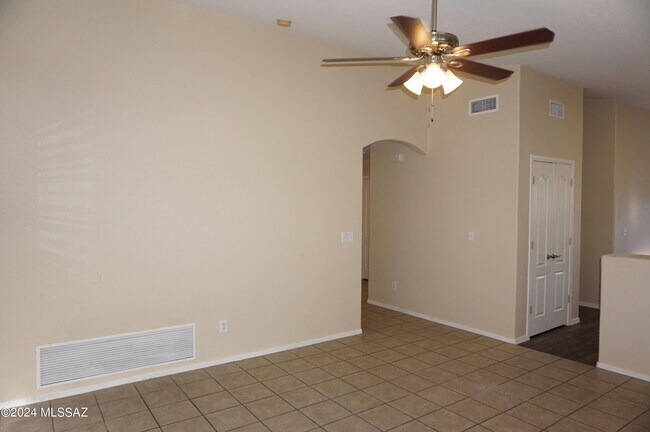 Building Photo - 2201 S St Suzanne Dr