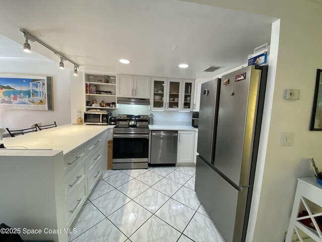 Building Photo - 8755 Banyan Way