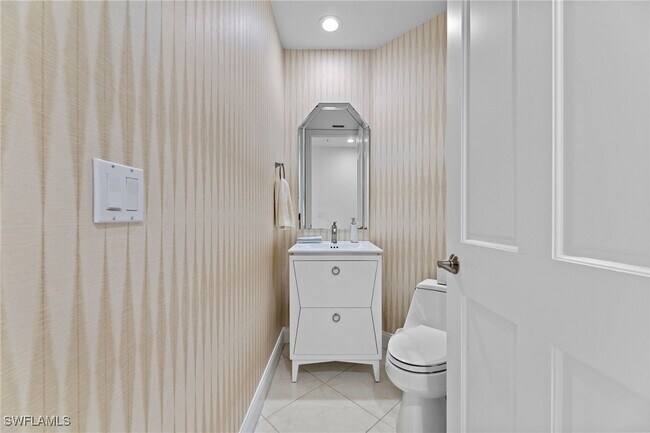 Primary Photo - 193 Colonade Cir